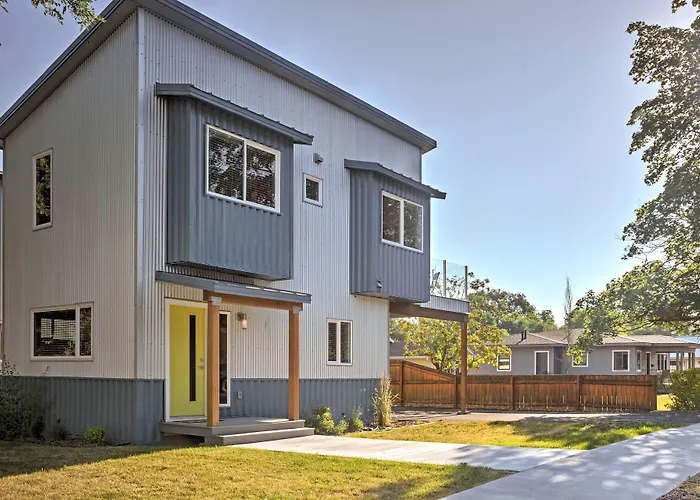 Missoula Getaway With Balcony, 2 Mi To Downtown!